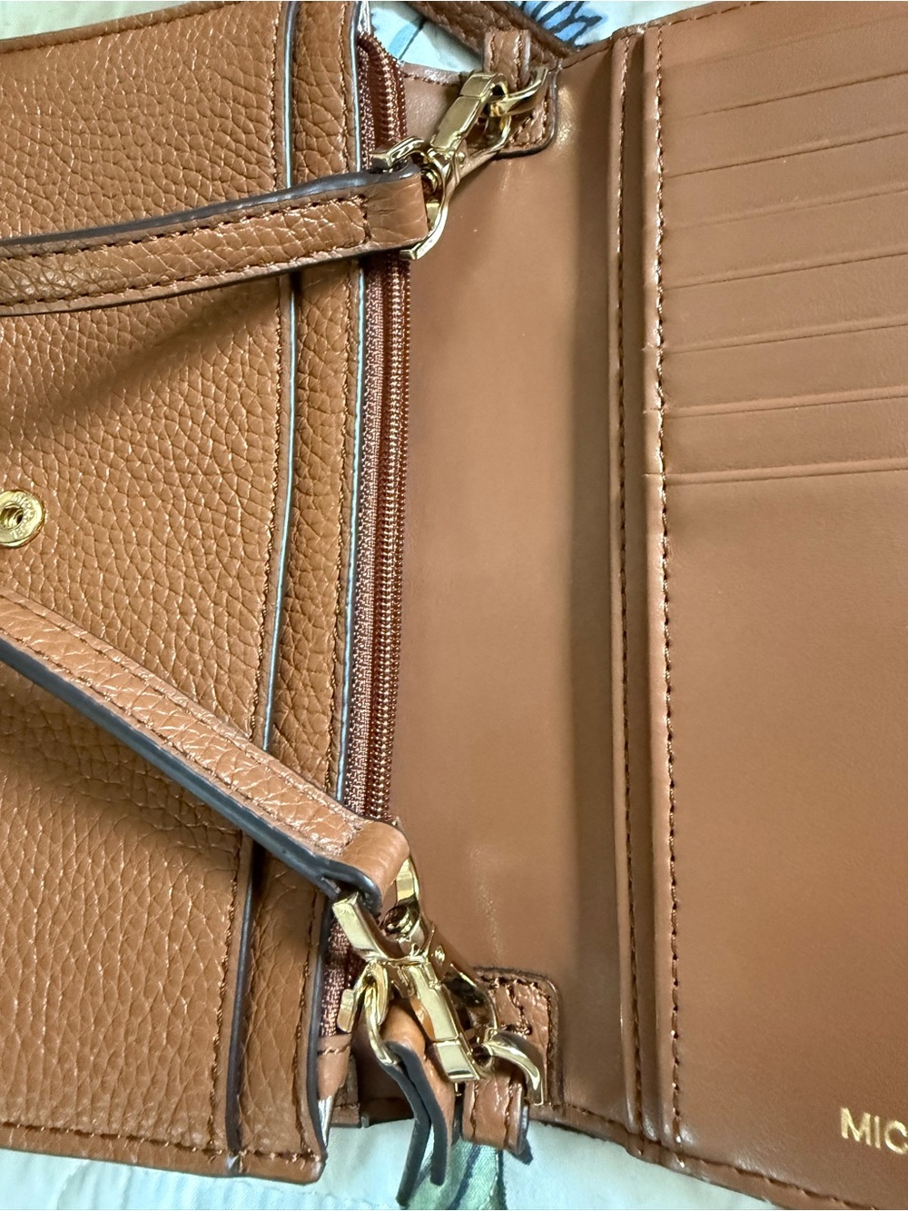 Michael Kors Jet Set Charm Small Phone Tan Pebbled Leather Crossbody Wallet - Picture 7 of 8
